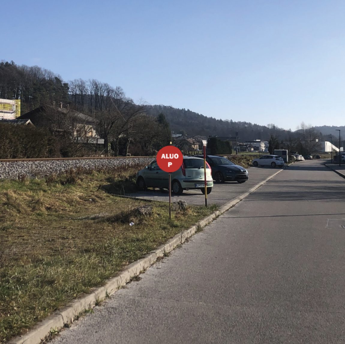 Označitev parkirnih mest pred akademijo