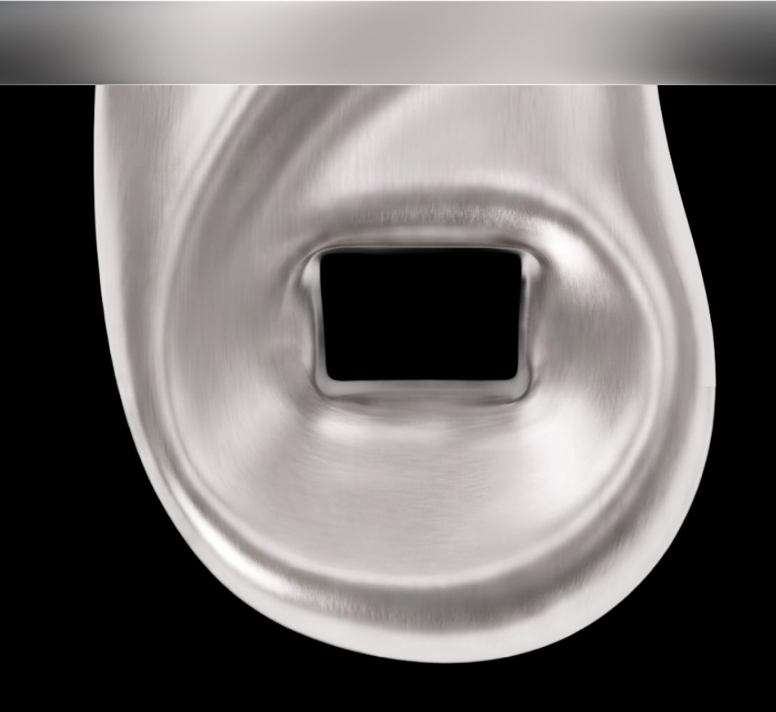 Srebrno ohišje naprave MAI device, pogled od zgoraj